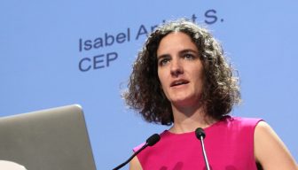 Isabel Aninat, investigadora del CEP, afirma que el Estado opera igual hace 30 años