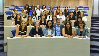 Mujeres a altos cargos: Promociona gradúa 29 alumnas y abre postulaciones
