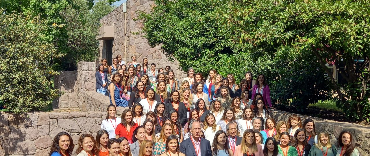 Promociona Chile reúne por primera vez a sus siete generaciones en gran encuentro de la Red Alumni